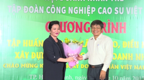 120 doanh nhân trẻ  tập huấn kỹ năng lãnh đạo